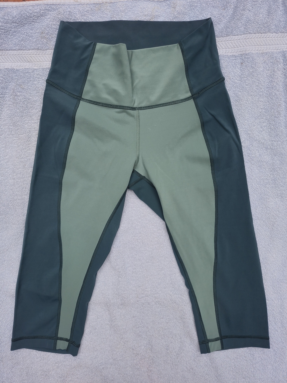 lululemon athletica Two-Tone Olive & Forest Green High-Rise Capri Leggings